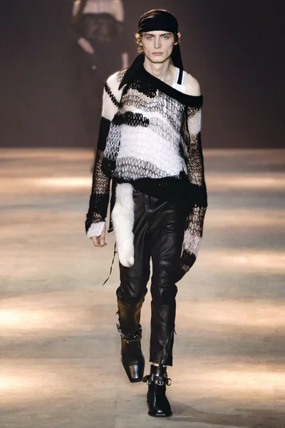 Look 32